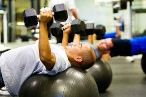 Men lifting weights and battling Muscular Dysmorphia