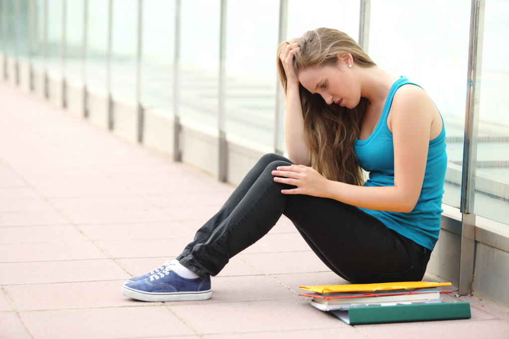 Girl thinking about when Teens Struggle with Bulimia and needing Online Therapy